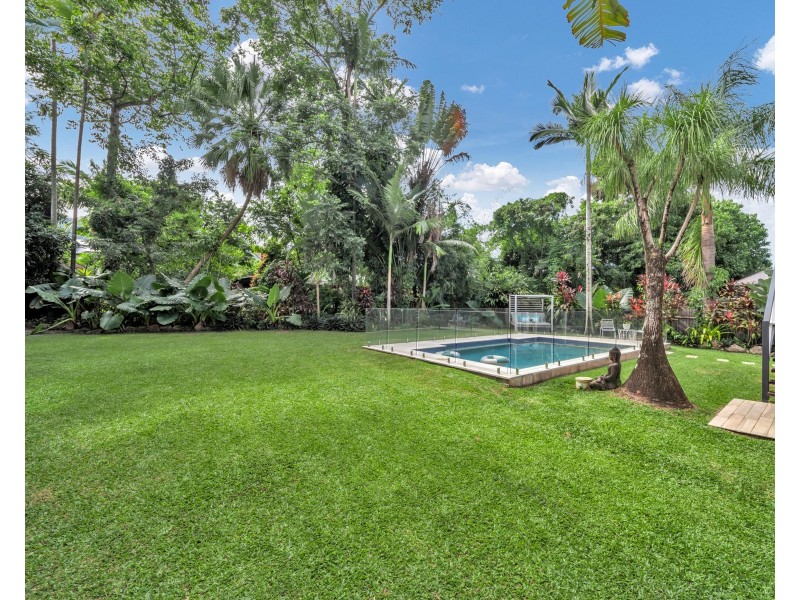 6 Fulton Close, Whitfield QLD 4870