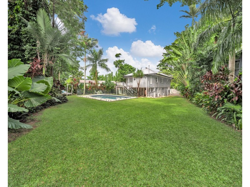 6 Fulton Close, Whitfield QLD 4870
