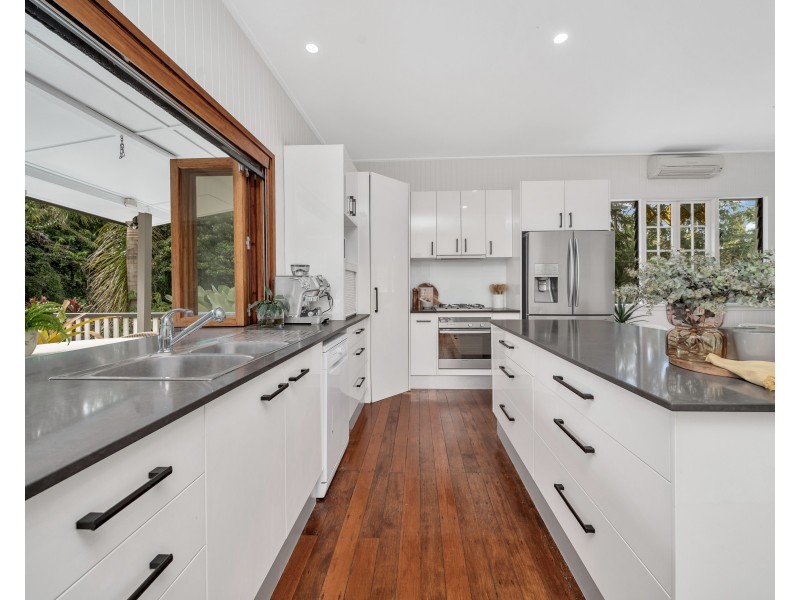 6 Fulton Close, Whitfield QLD 4870