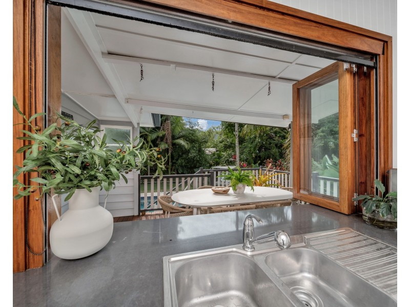 6 Fulton Close, Whitfield QLD 4870