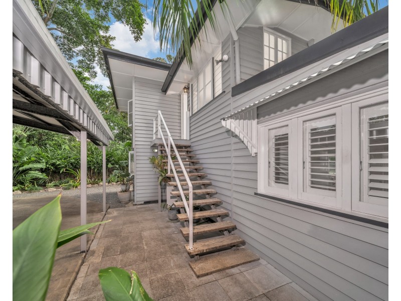 6 Fulton Close, Whitfield QLD 4870