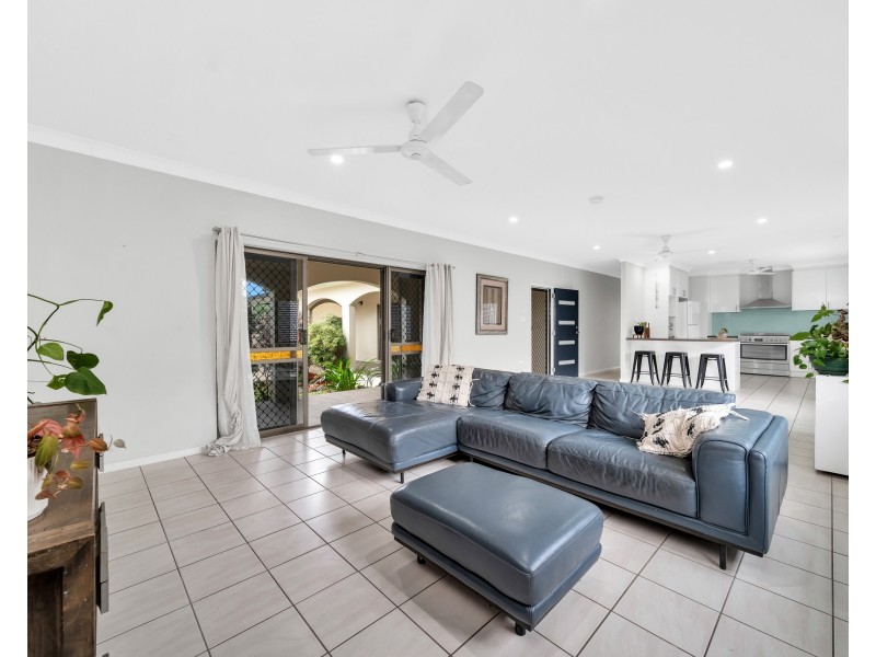32 Lavender Street, Mooroobool QLD 4870