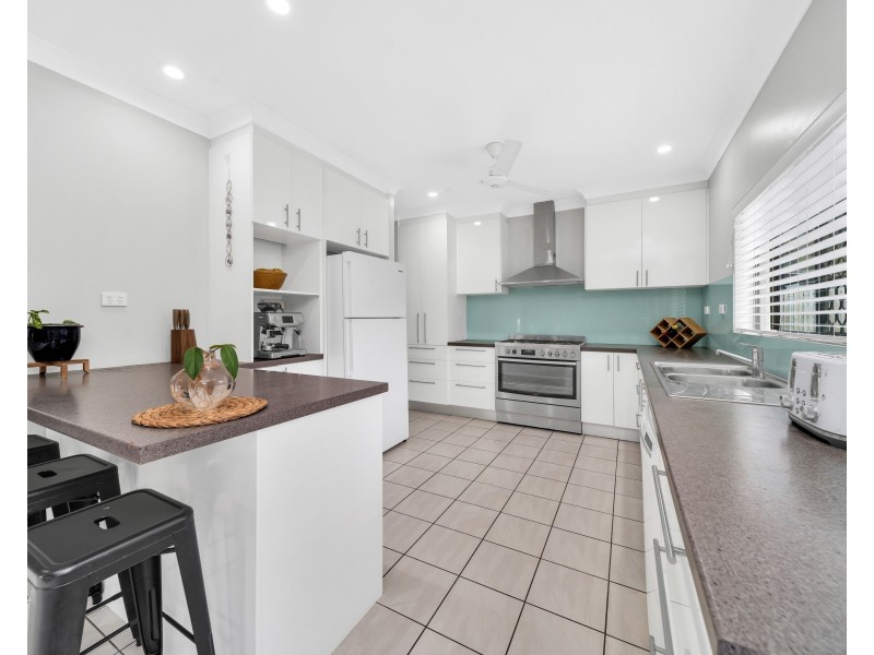 32 Lavender Street, Mooroobool QLD 4870