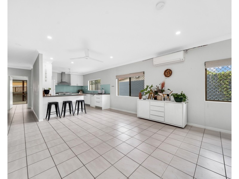 32 Lavender Street, Mooroobool QLD 4870