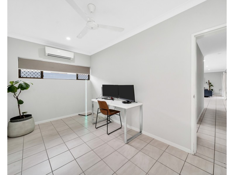 32 Lavender Street, Mooroobool QLD 4870