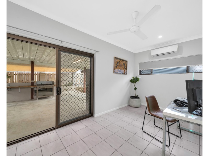 32 Lavender Street, Mooroobool QLD 4870