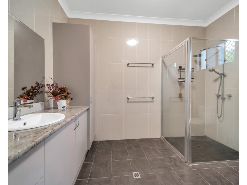 32 Lavender Street, Mooroobool QLD 4870