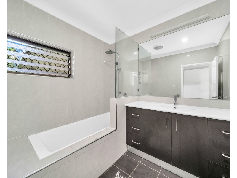 32 Lavender Street, Mooroobool QLD 4870