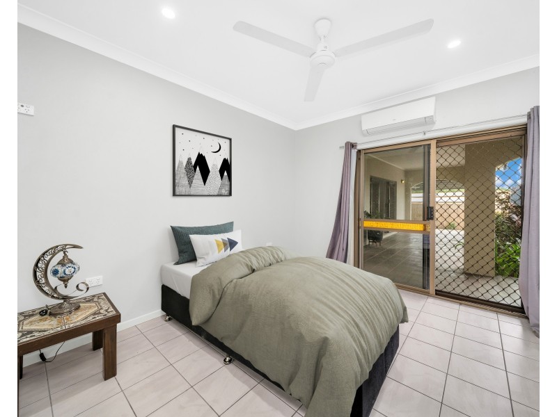 32 Lavender Street, Mooroobool QLD 4870