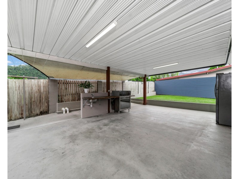 32 Lavender Street, Mooroobool QLD 4870