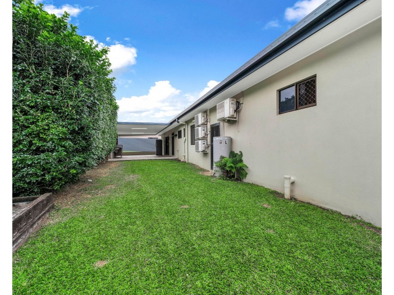 32 Lavender Street, Mooroobool QLD 4870