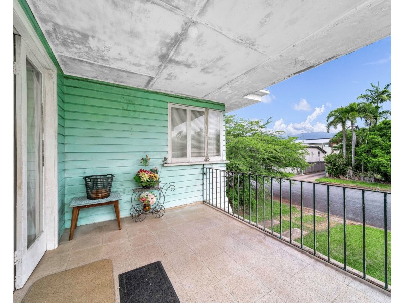 74 Hayward Street, Mooroobool QLD 4870