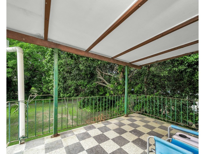 74 Hayward Street, Mooroobool QLD 4870