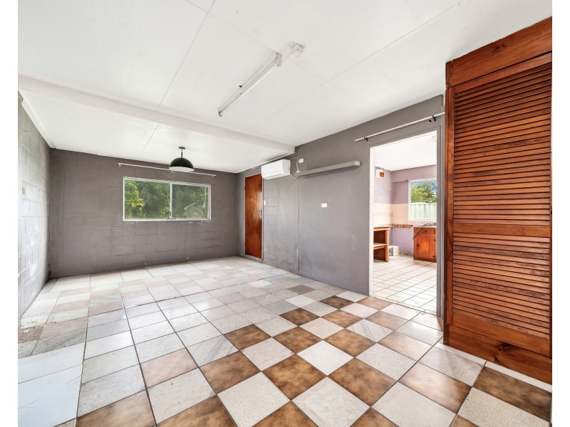 74 Hayward Street, Mooroobool QLD 4870