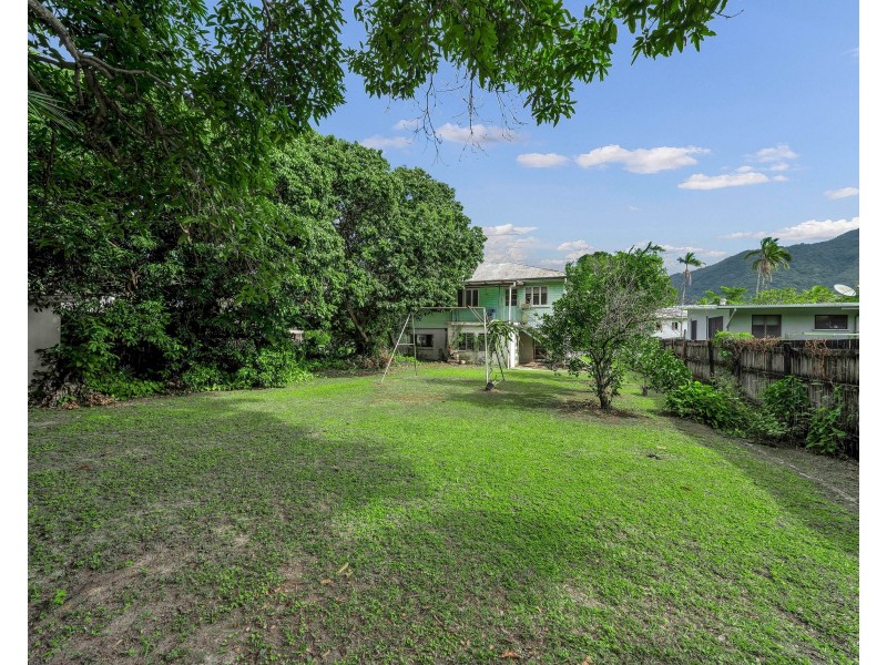 74 Hayward Street, Mooroobool QLD 4870