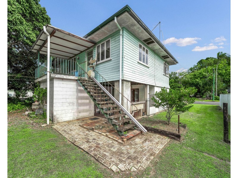 74 Hayward Street, Mooroobool QLD 4870