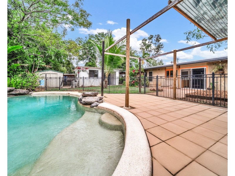 8 Mimosa Street, Holloways Beach QLD 4878