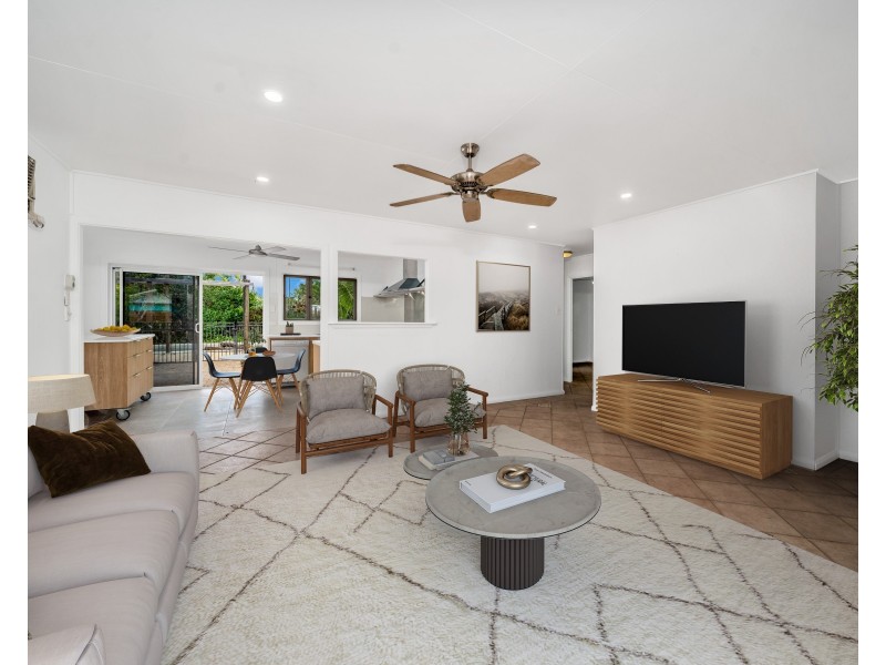 8 Mimosa Street, Holloways Beach QLD 4878