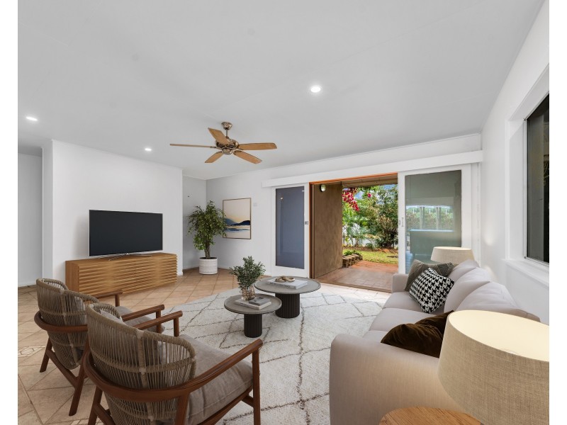 8 Mimosa Street, Holloways Beach QLD 4878