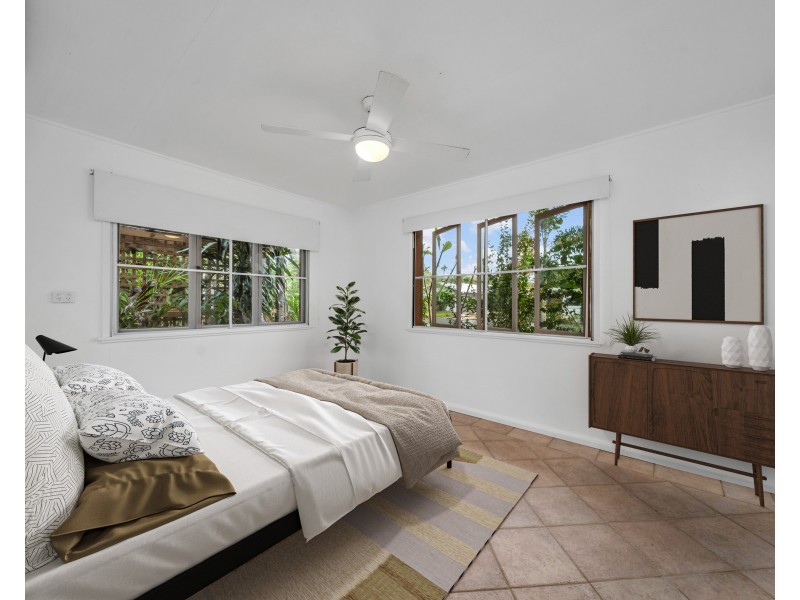 8 Mimosa Street, Holloways Beach QLD 4878
