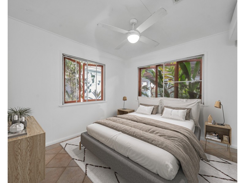 8 Mimosa Street, Holloways Beach QLD 4878