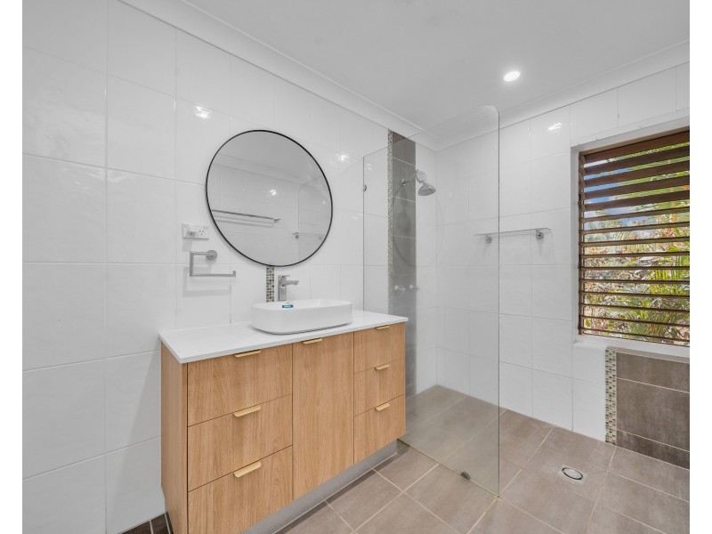 8 Mimosa Street, Holloways Beach QLD 4878