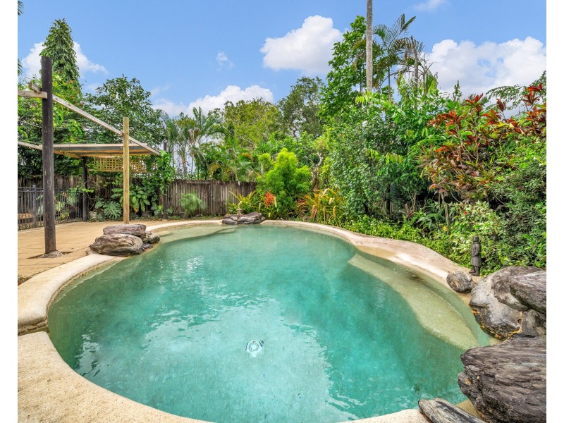 8 Mimosa Street, Holloways Beach QLD 4878