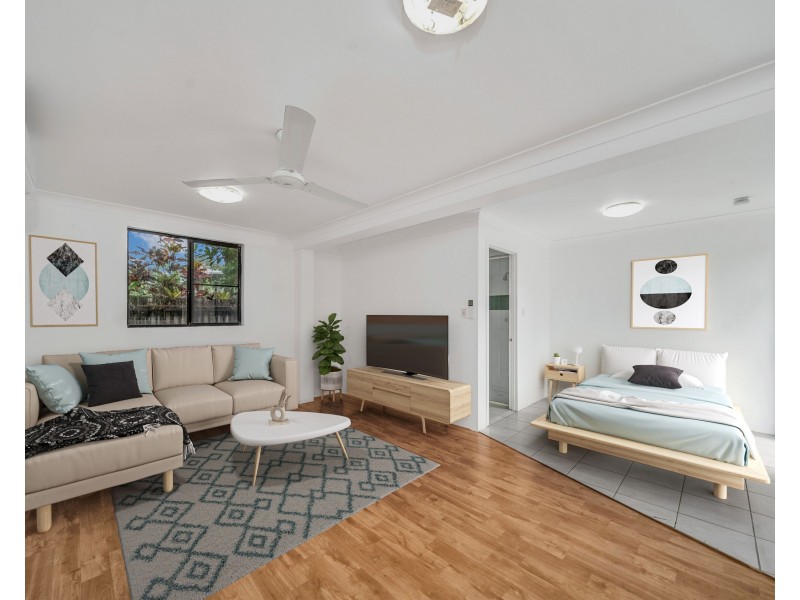 8 Mimosa Street, Holloways Beach QLD 4878