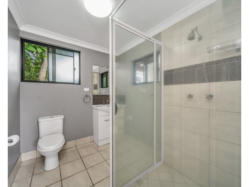 8 Mimosa Street, Holloways Beach QLD 4878