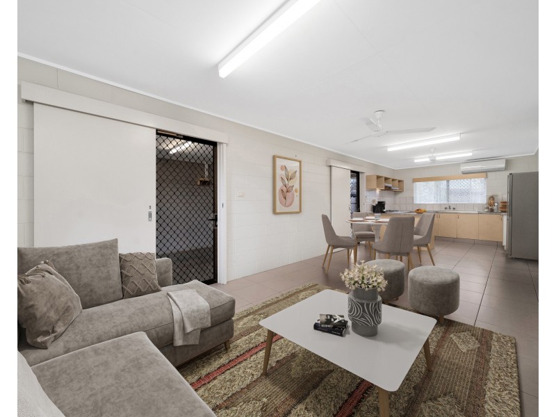 2/20 Brennan Street, Manunda QLD 4870