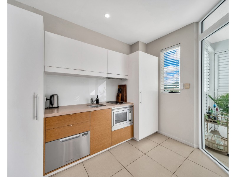 37/201 Lake Street, Cairns North QLD 4870