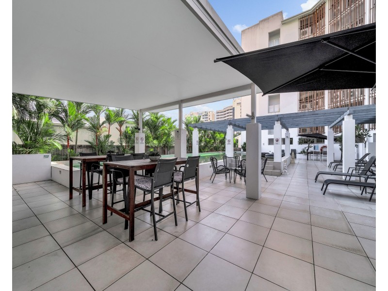 37/201 Lake Street, Cairns North QLD 4870