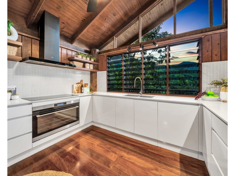 4 Cananga Close, Kamerunga QLD 4870