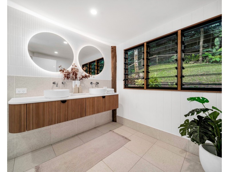 4 Cananga Close, Kamerunga QLD 4870