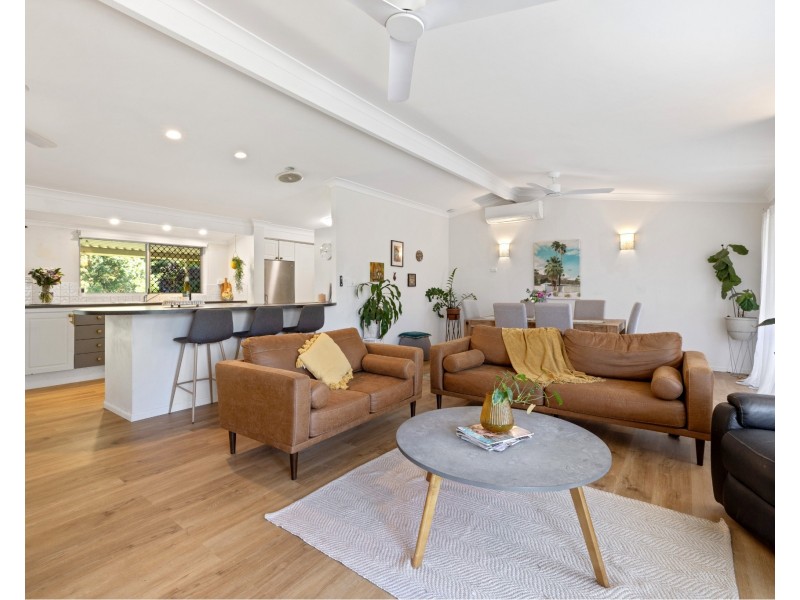 19 Hadrian Avenue, Mooroobool QLD 4870