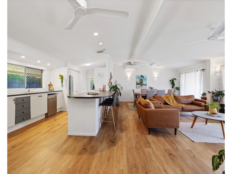 19 Hadrian Avenue, Mooroobool QLD 4870