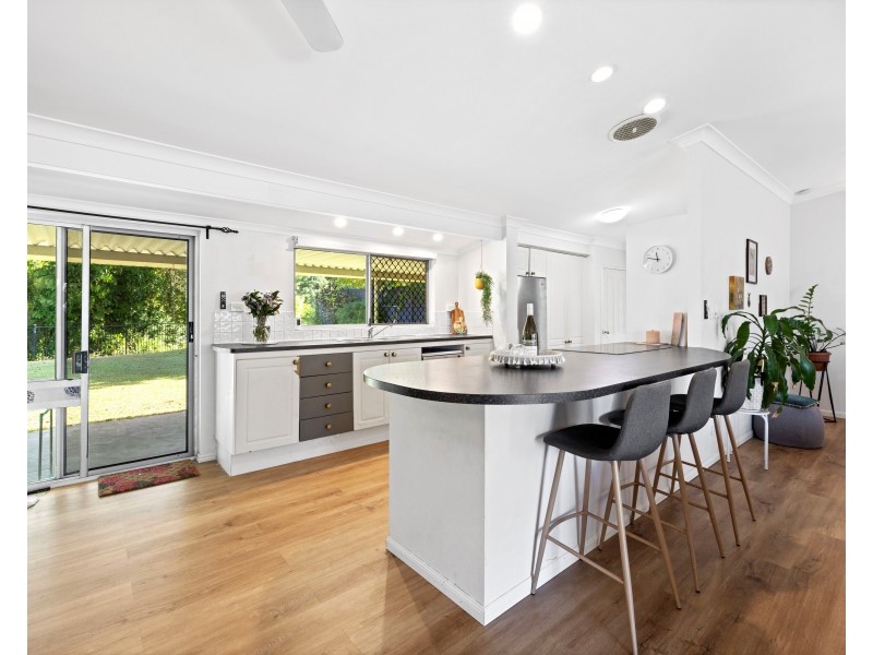 19 Hadrian Avenue, Mooroobool QLD 4870