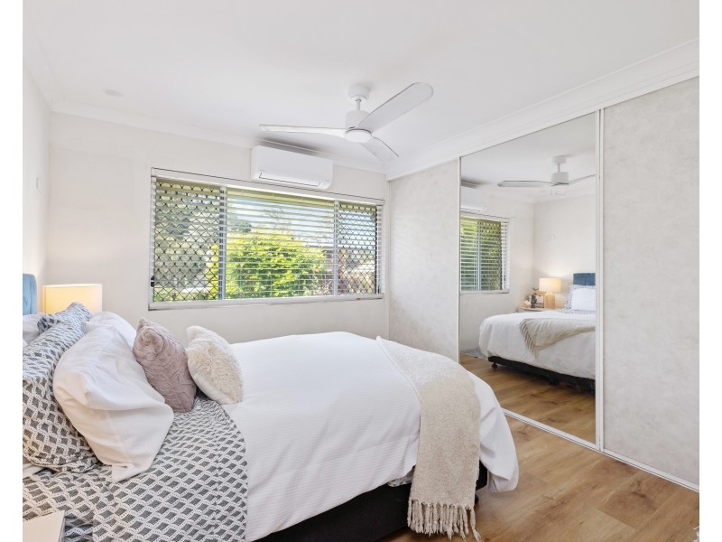 19 Hadrian Avenue, Mooroobool QLD 4870