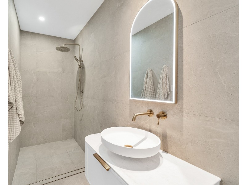 7 McFarlane Drive, Kanimbla QLD 4870