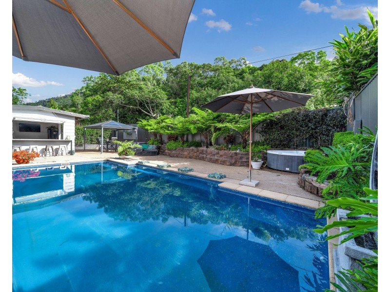 7 McFarlane Drive, Kanimbla QLD 4870