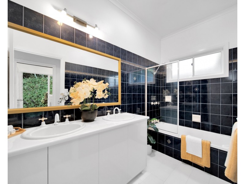 24 Jumna Close, Bentley Park QLD 4869