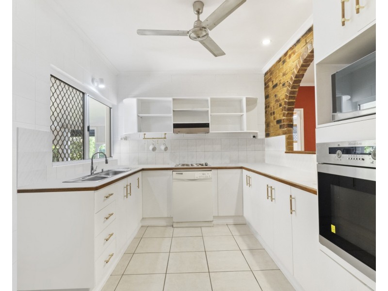 17 Fraser Close, Kanimbla QLD 4870