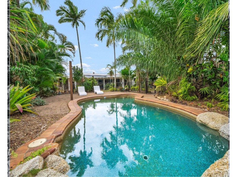 7 Carbeen Close, Holloways Beach QLD 4878