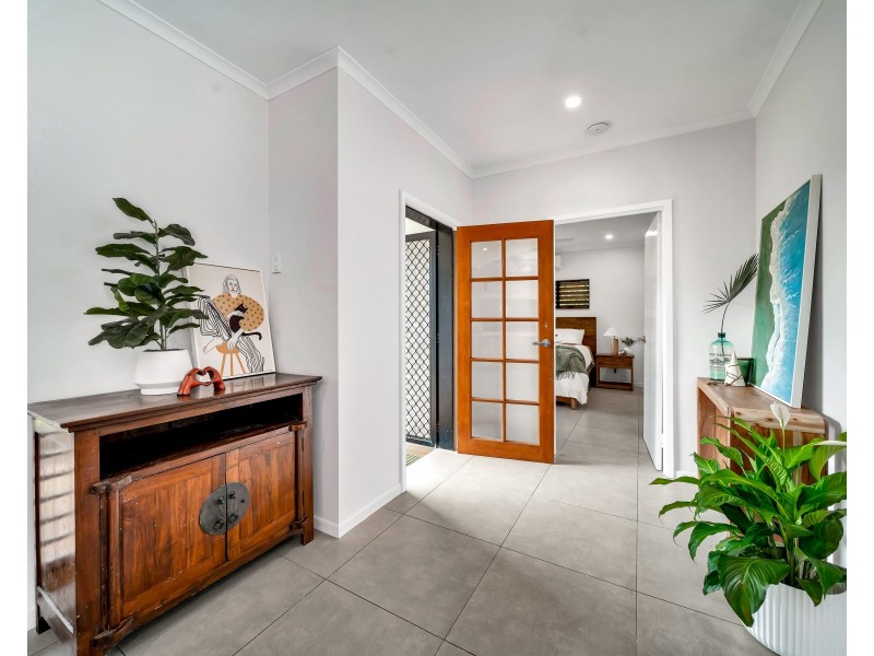 7 Carbeen Close, Holloways Beach QLD 4878
