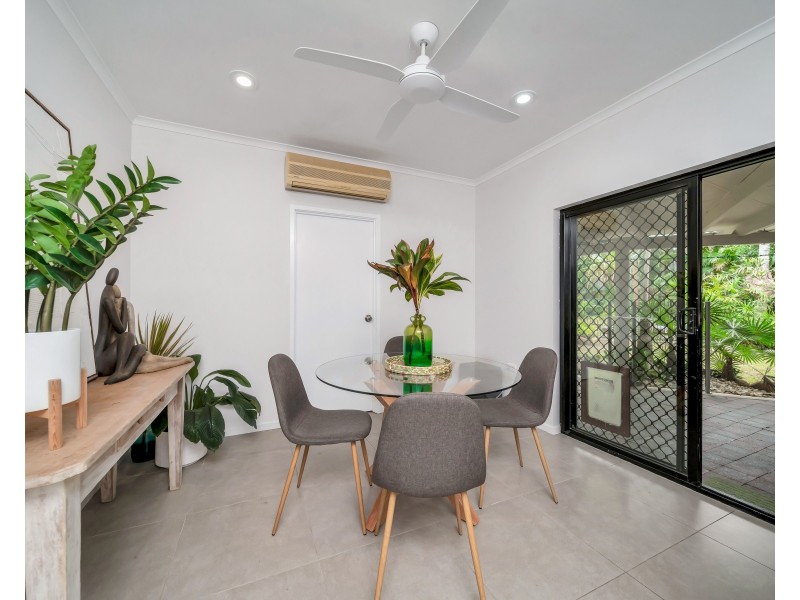 7 Carbeen Close, Holloways Beach QLD 4878