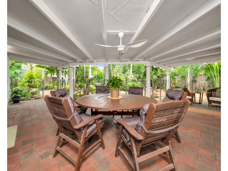 7 Carbeen Close, Holloways Beach QLD 4878
