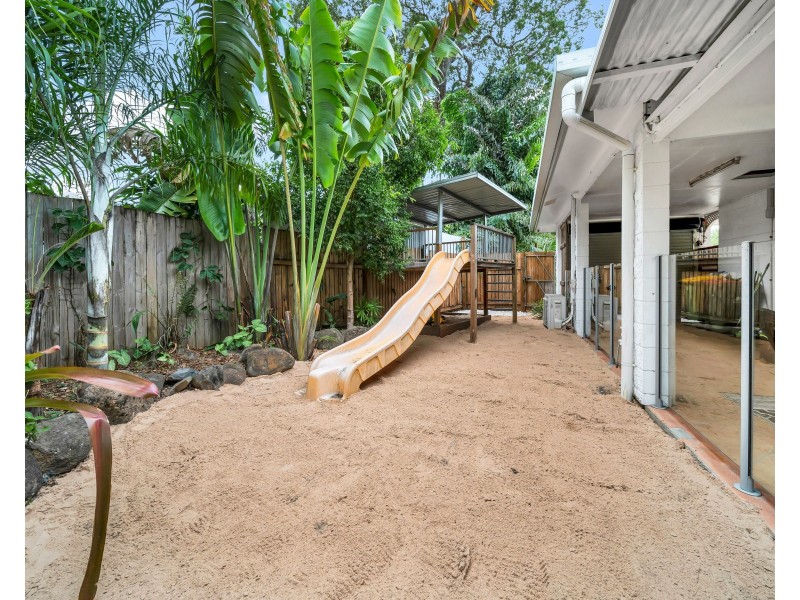 7 Carbeen Close, Holloways Beach QLD 4878