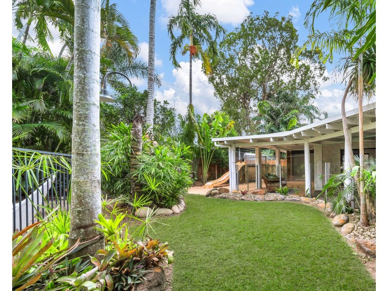7 Carbeen Close, Holloways Beach QLD 4878