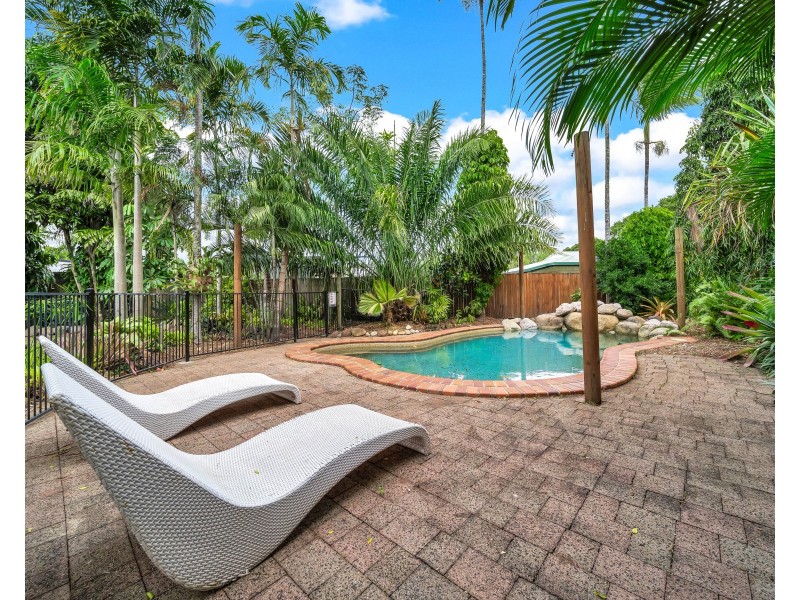 7 Carbeen Close, Holloways Beach QLD 4878