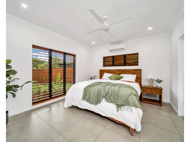 7 Carbeen Close, Holloways Beach QLD 4878